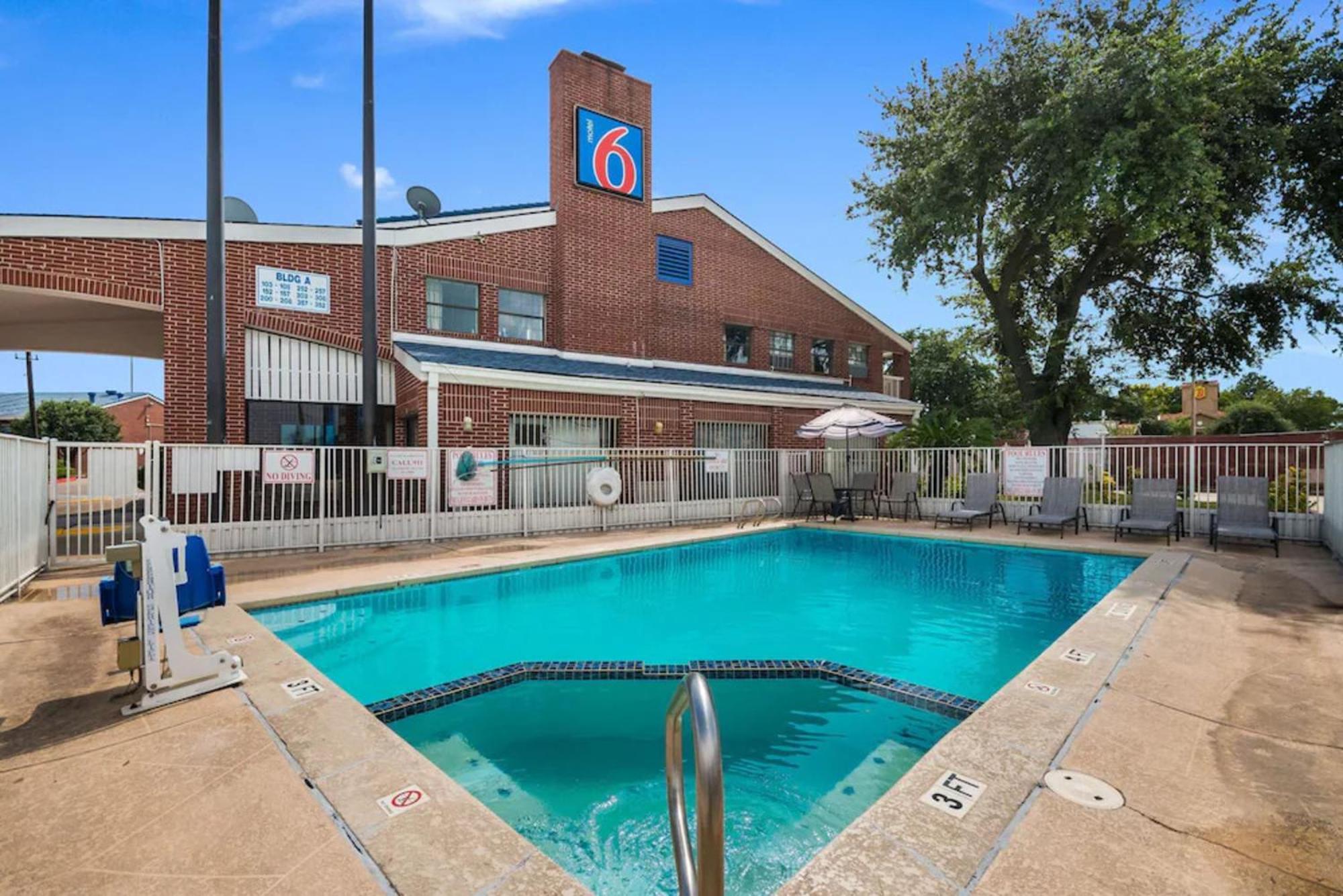 Studio 6 Houston Tx Brookhollow Exterior foto